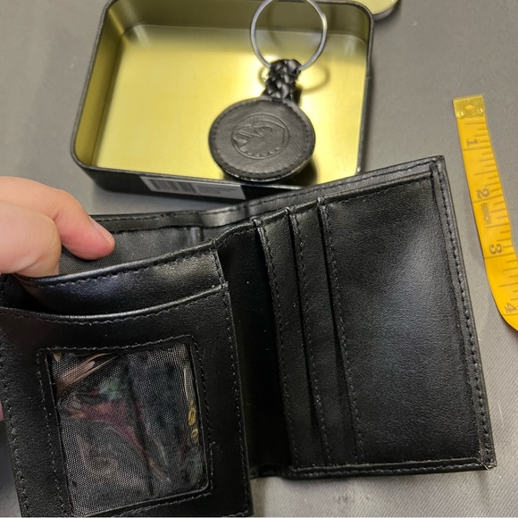 🌴Men’s Boutique Bifold Wallet and Keychain Boxed Tin Set - Picture 5 of 6